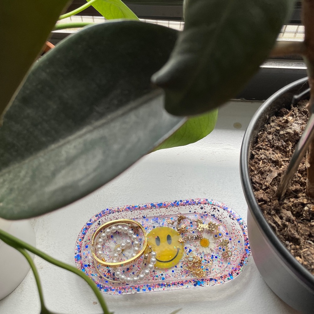 Resin Smiley Tray - Picture 4 of 4